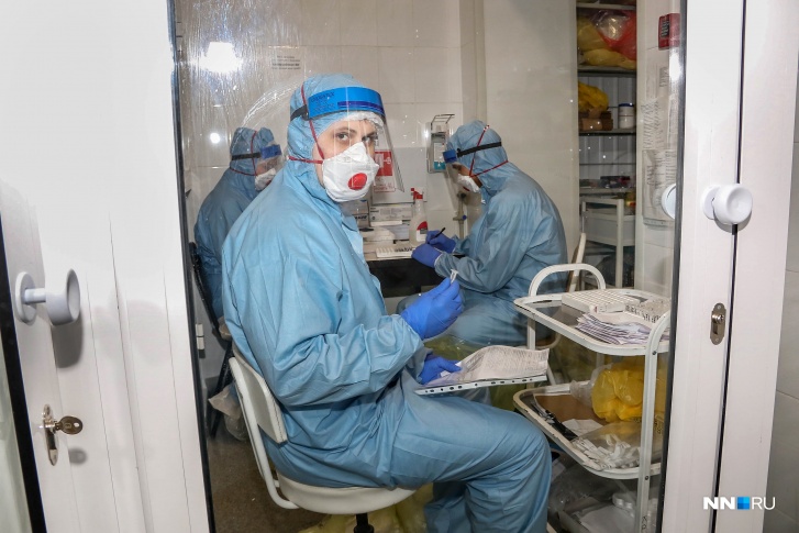 Статистика по заражениям пошла на небольшой спад, но цифры всё еще остаются тревожными Статистика по заражениям пошла на небольшой спад, но цифры всё еще остаются тревожными