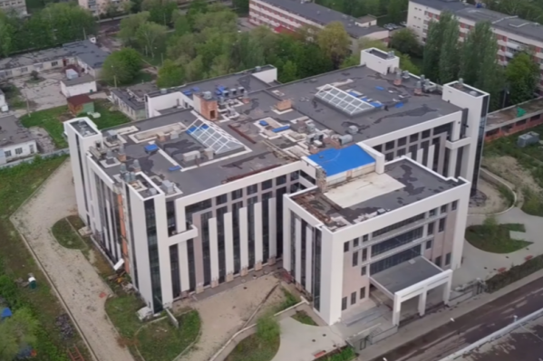 Здание практически готово к сдаче в эксплуатацию, но вряд ли это скоро произойдет Здание практически готово к сдаче в эксплуатацию, но вряд ли это скоро произойдет
