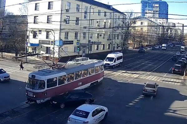 Водитель легковушки признал, что поторопился Водитель легковушки признал, что поторопился
