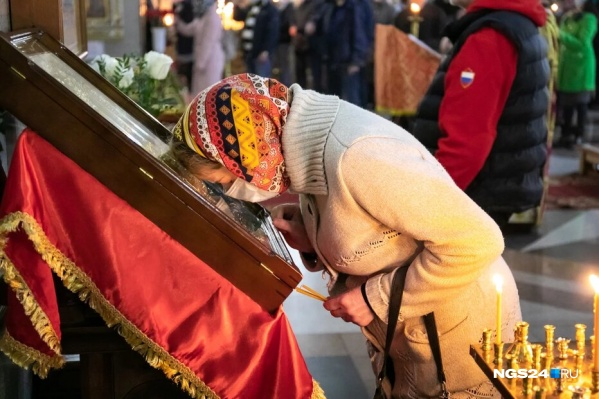 Представители церкви просят надевать маску и соблюдать дистанцию Представители церкви просят надевать маску и соблюдать дистанцию