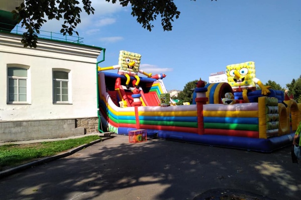 Вот такую «красоту» установили у музея изо сегодня Вот такую «красоту» установили у музея изо сегодня