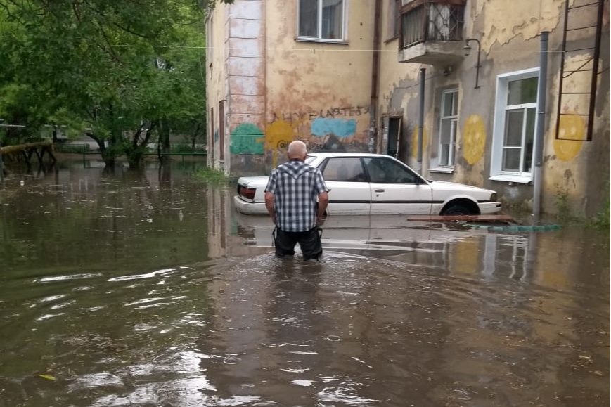Курган паводок 1994. Потоп по колено. Паводок в кургане на сегодняшний день. Наводнение в кургане 1994. Курган паводок 1994.