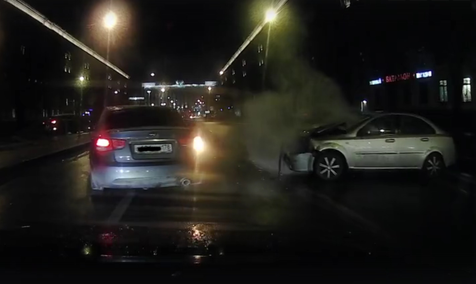 Скриншот видео из группы <a href="https://vk.com/wall-68471405_14201152" target="_blank" class="_">«ДТП и ЧП | Санкт-Петербург»</a>