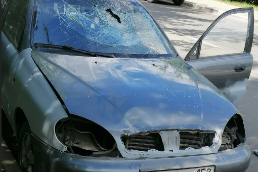 Кажется, водителю этого авто грозит серьезный штраф Кажется, водителю этого авто грозит серьезный штраф