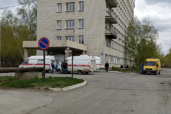 На очереди из скорых очевидцы жаловались на прошлой неделе На очереди из скорых очевидцы жаловались на прошлой неделе