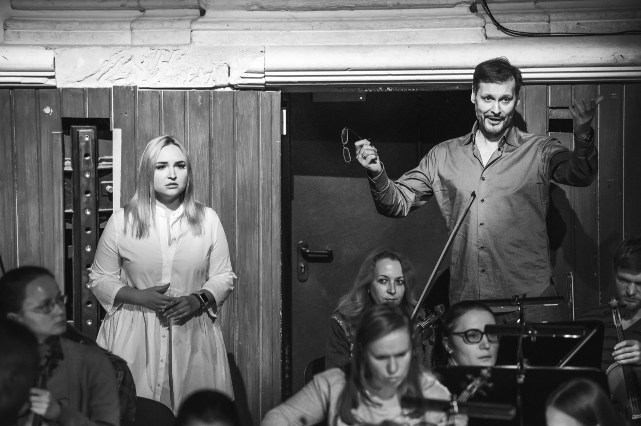 Анжелика Минасова и Аскар Абдразаков в ролях Донны Эльвиры и Лепорелло: на репетиции Анжелика Минасова и Аскар Абдразаков в ролях Донны Эльвиры и Лепорелло: на репетиции