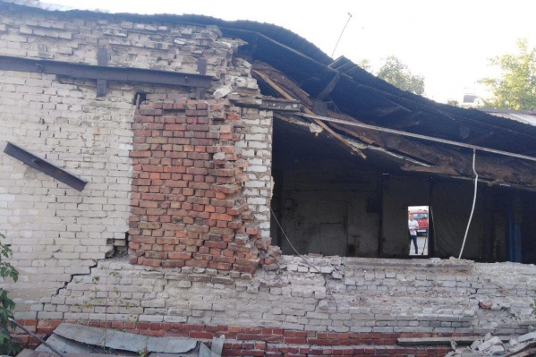 Часть кладки вывернуло наружу Часть кладки вывернуло наружу