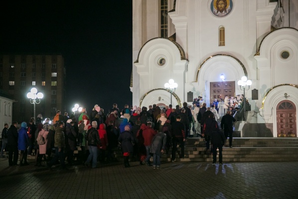 Священнослужители просили соблюдать безопасное расстояние друг от друга Священнослужители просили соблюдать безопасное расстояние друг от друга