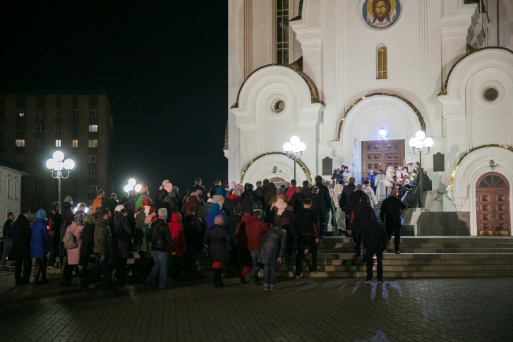 Священнослужители просили соблюдать безопасное расстояние друг от друга Священнослужители просили соблюдать безопасное расстояние друг от друга