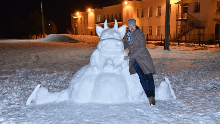 «Не ожидали такой популярности»: в Ярославской области женщина с сыном сделали снежную скульптуру