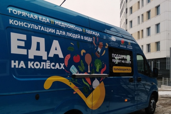 Еду развозят на таких микроавтобусах Еду развозят на таких микроавтобусах
