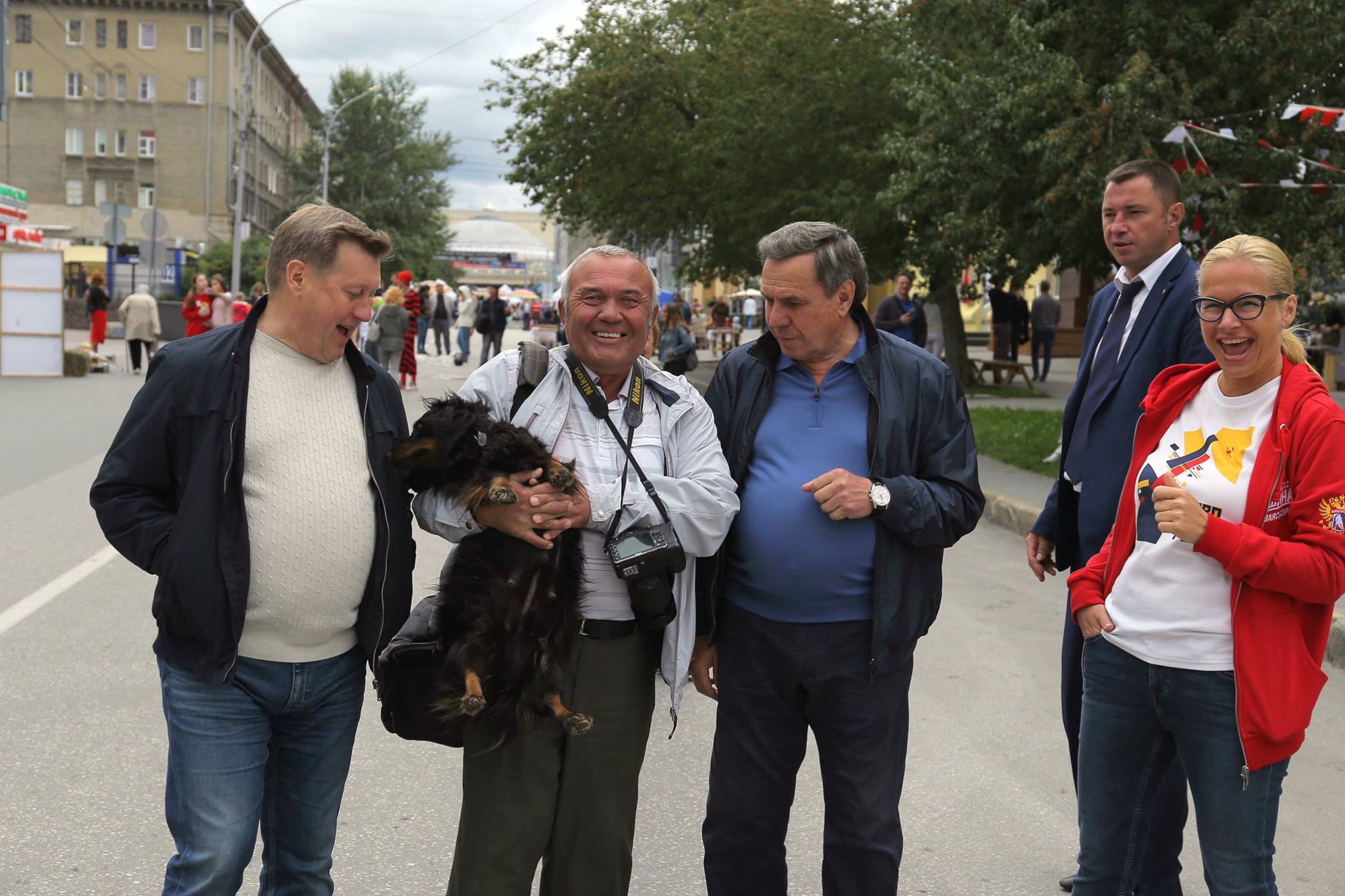Свою собаку Андрей Геннадьевич с удовольствием брал на репортажи. Дину знали многие в городе