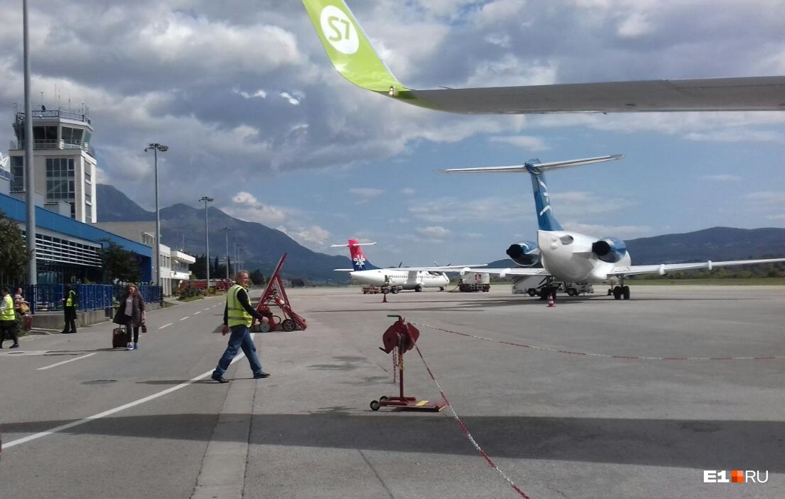 «Сначала будут вывозить тех, у кого есть билеты»: уральская туристка — о ситуации в Черногории