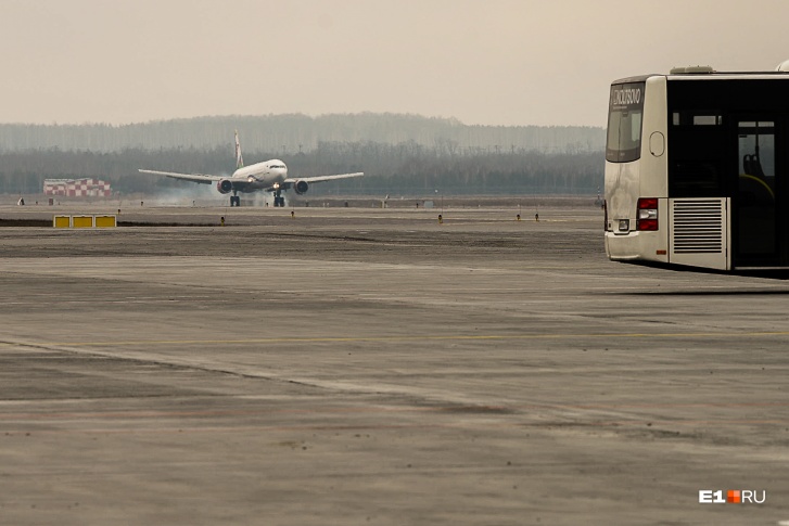 Самолет доставил гуманитарный груз из Китая