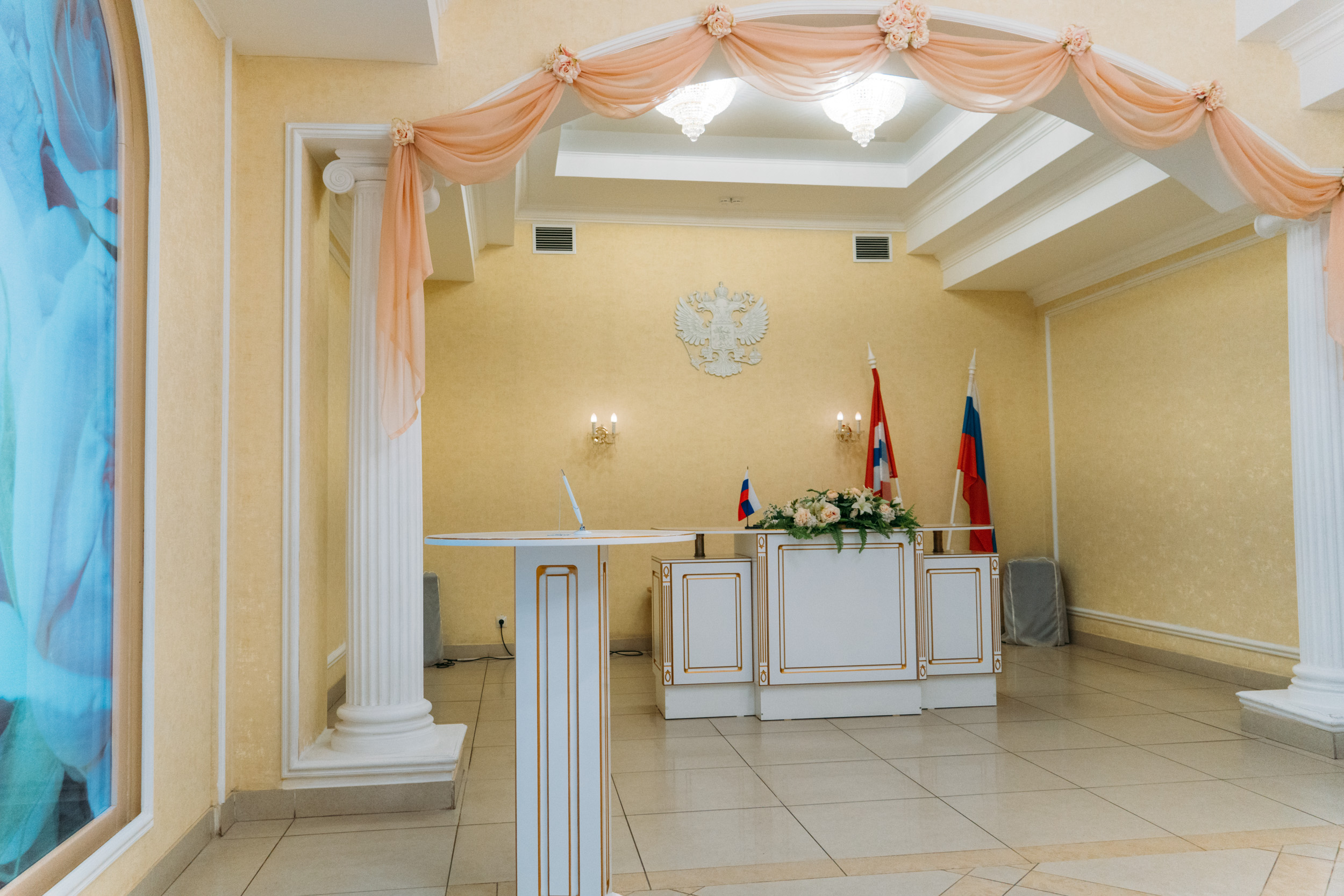 Золотой зал пользуется большей популярностью среди омичей, чем розовый Золотой зал пользуется большей популярностью среди омичей, чем розовый