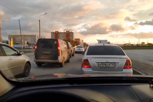 Пробки возникают в утренние и вечерние часы пик Пробки возникают в утренние и вечерние часы пик