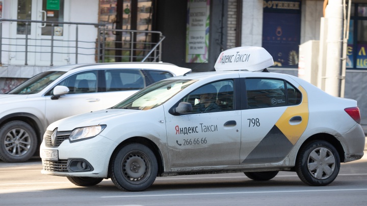 Таксисты Ростова пригрозили устроить забастовку. Они считают, что заказ должен стоить от 120 рублей