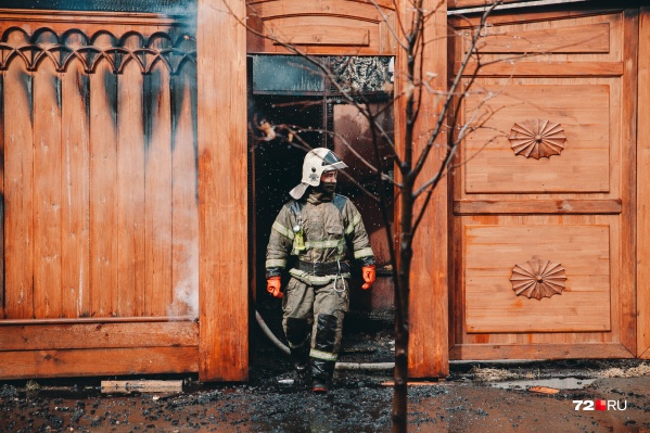 Чуть больше года прошло с пожара в мастерской Шитовых на улице Дзержинской. Кажется, тогда за работой пожарной службы наблюдал весь город Чуть больше года прошло с пожара в мастерской Шитовых на улице Дзержинской. Кажется, тогда за работой пожарной службы наблюдал весь город 