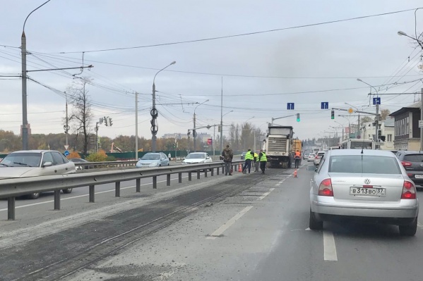 Пробка образовалась из-за ремонта дороги Пробка образовалась из-за ремонта дороги
