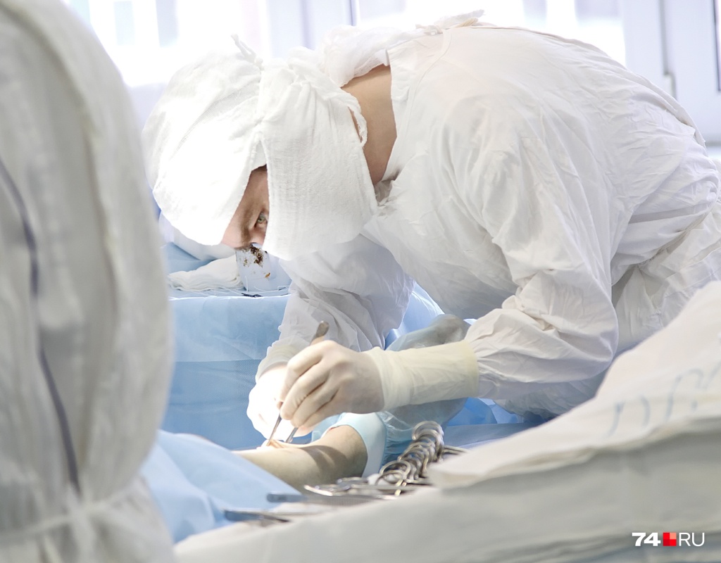 В Челябинской области осудили врача, изуродовавшую клиента во время пластической операции