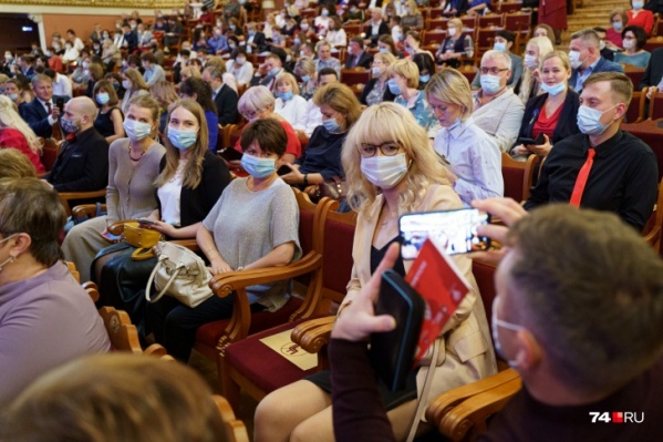 — На концерты люди идут сами и платят свои деньги, часть в виде налогов идет государству, — напоминает Владимир Ошеров — На концерты люди идут сами и платят свои деньги, часть в виде налогов идет государству, — напоминает Владимир Ошеров