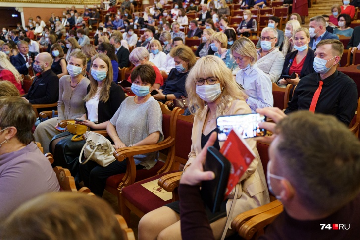 — На концерты люди идут сами и платят свои деньги, часть в виде налогов идет государству, — напоминает Владимир Ошеров — На концерты люди идут сами и платят свои деньги, часть в виде налогов идет государству, — напоминает Владимир Ошеров