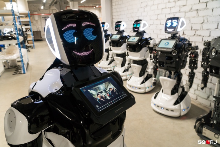 Роботы могут наблюдать за пациентами или доставлять еду