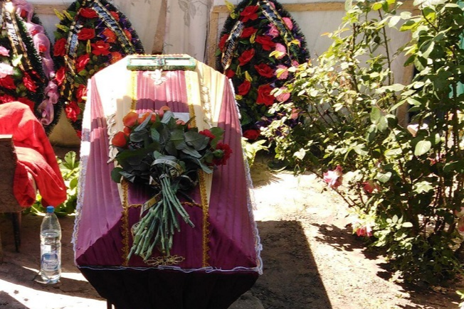 Евгению Инякину хоронили в закрытом гробу. На похоронах были самые близкие