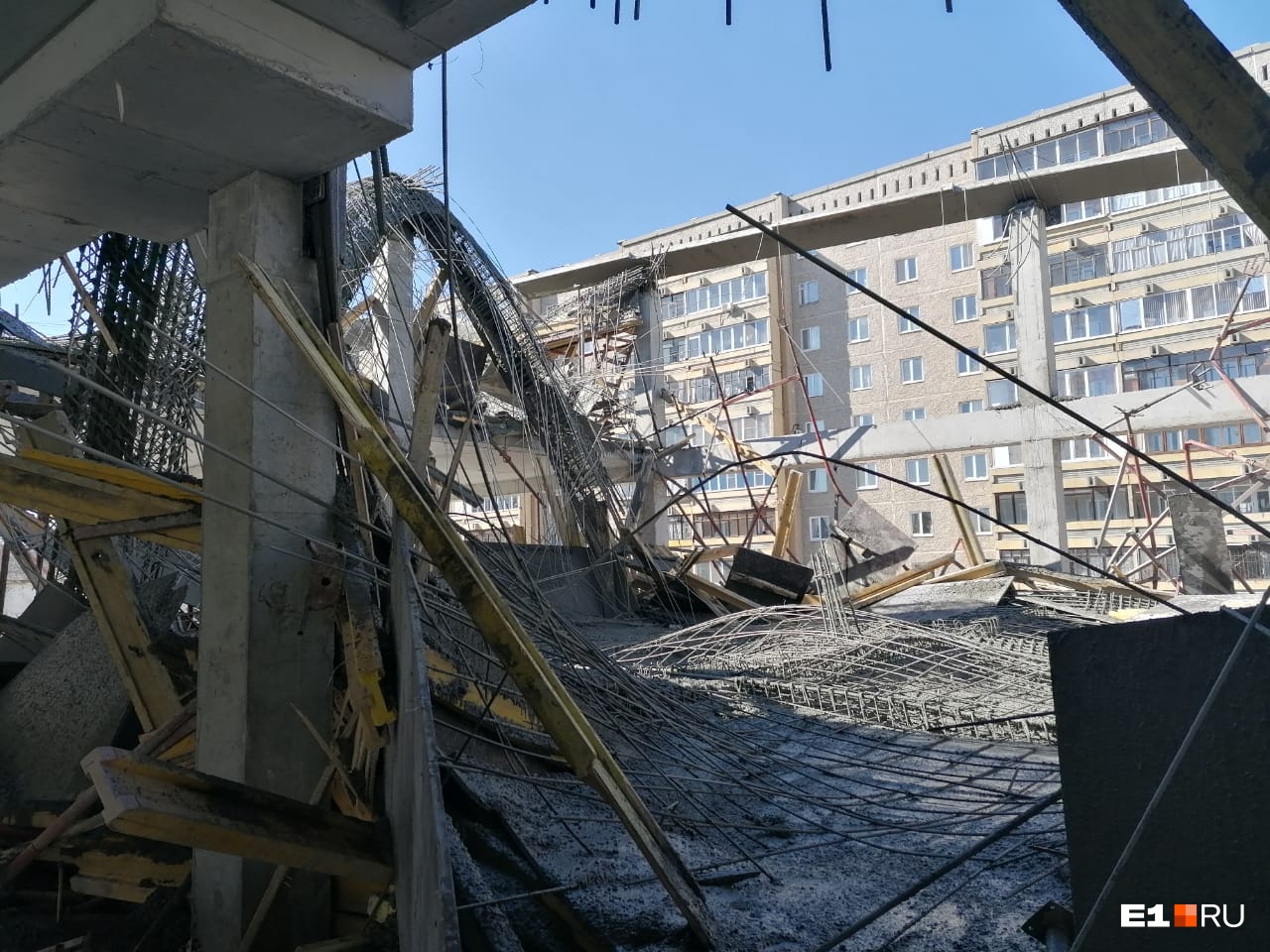 В Екатеринбурге обрушилась крыша у строящегося здания школы