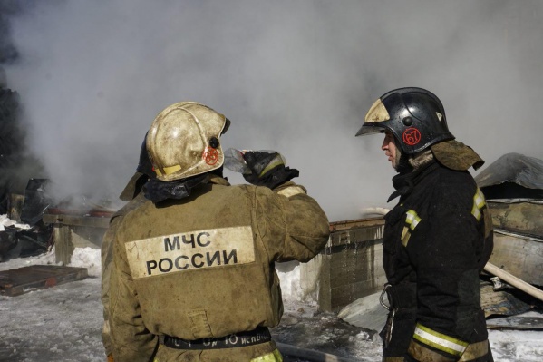 Пожар тушили 12 человек Пожар тушили 12 человек