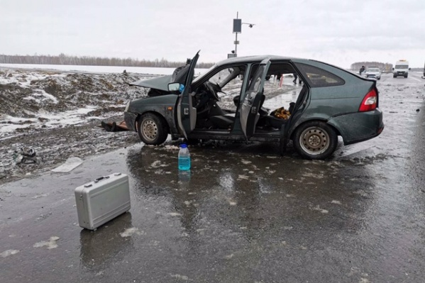 Водитель Lada Priora не уступил дорогу большегрузу Водитель Lada Priora не уступил дорогу большегрузу