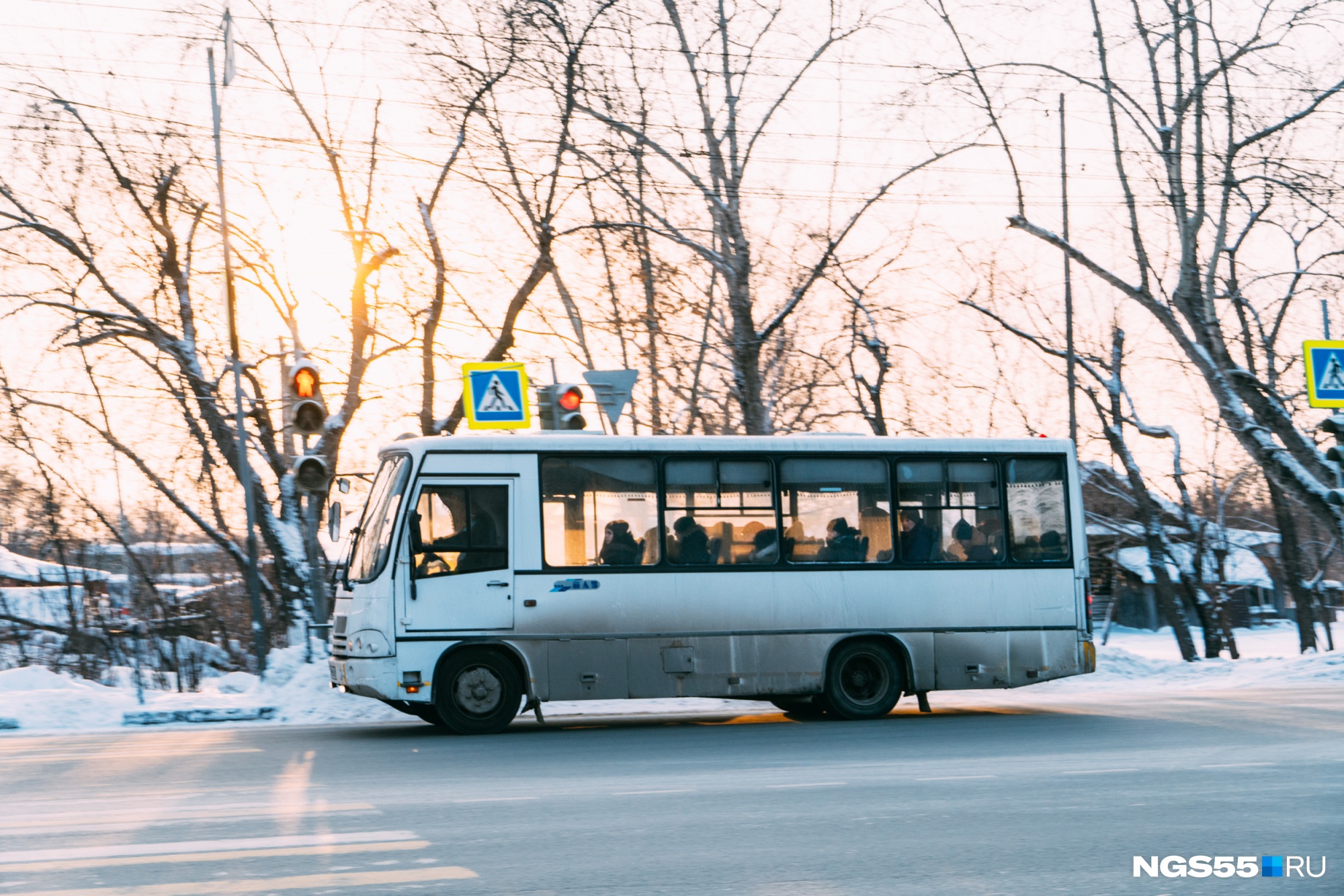 В Омске на двух проблемных маршрутах поменяли перевозчиков