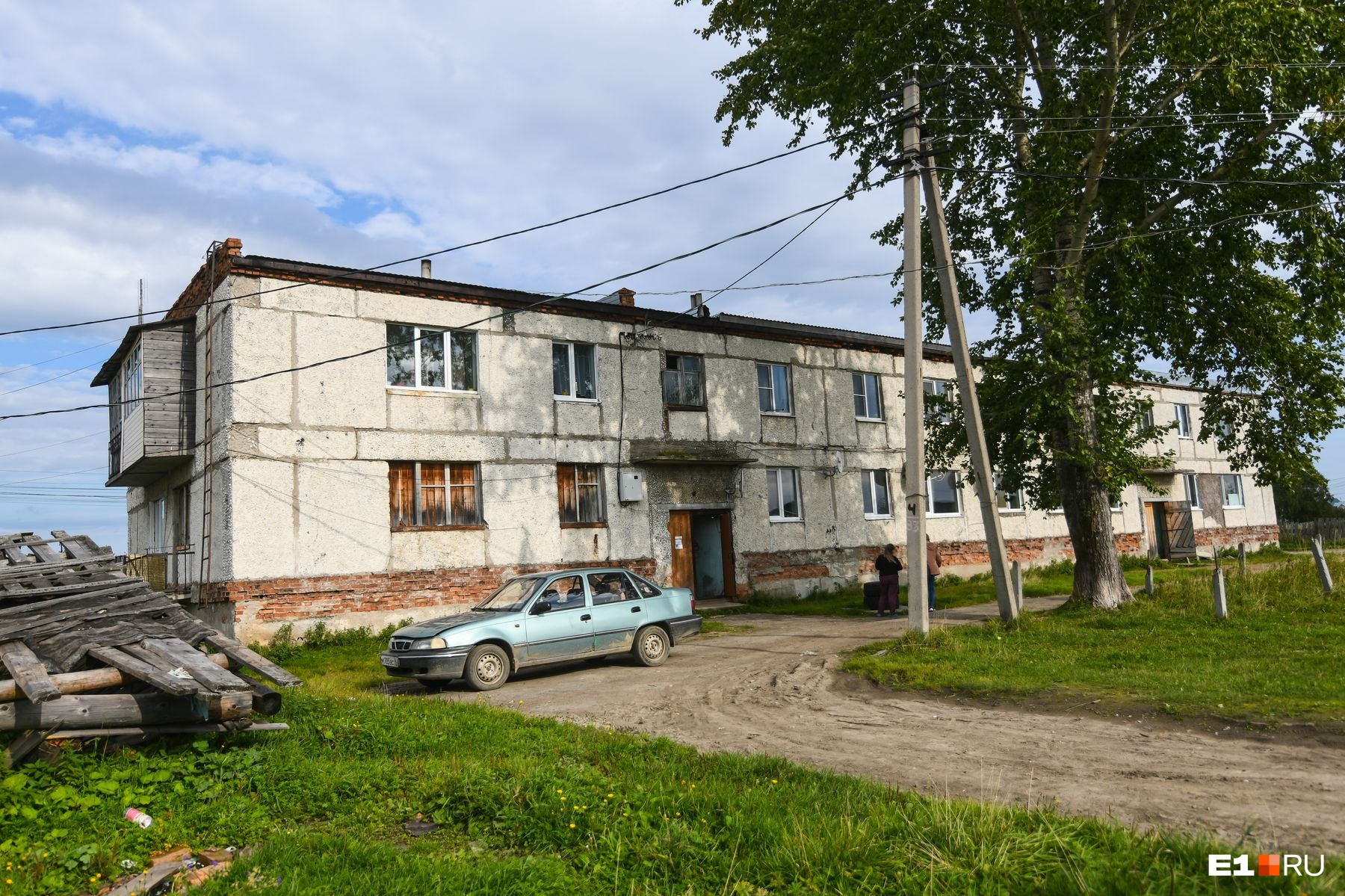 Поселок уральский свердловской. Посёлок Уральский Свердловской области. Поселок Уральский Екатеринбург. Пос Уральский Свердловская область дом 107. Закрытый поселок Уральский.