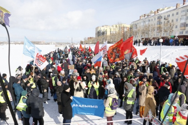 Конфликт между Андреем Боровковым и другими активистами произошёл на архангельском митинге 15 марта Конфликт между Андреем Боровковым и другими активистами произошёл на архангельском митинге 15 марта