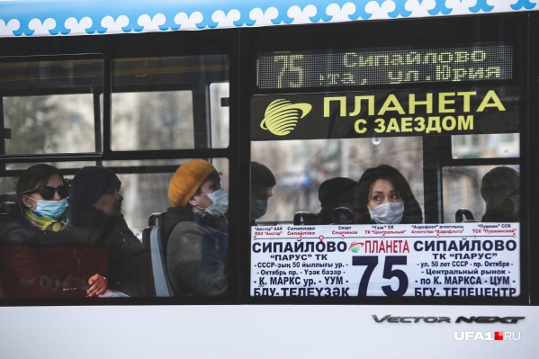 Входить в автобус без масок и перчаток будет нельзя Входить в автобус без масок и перчаток будет нельзя
