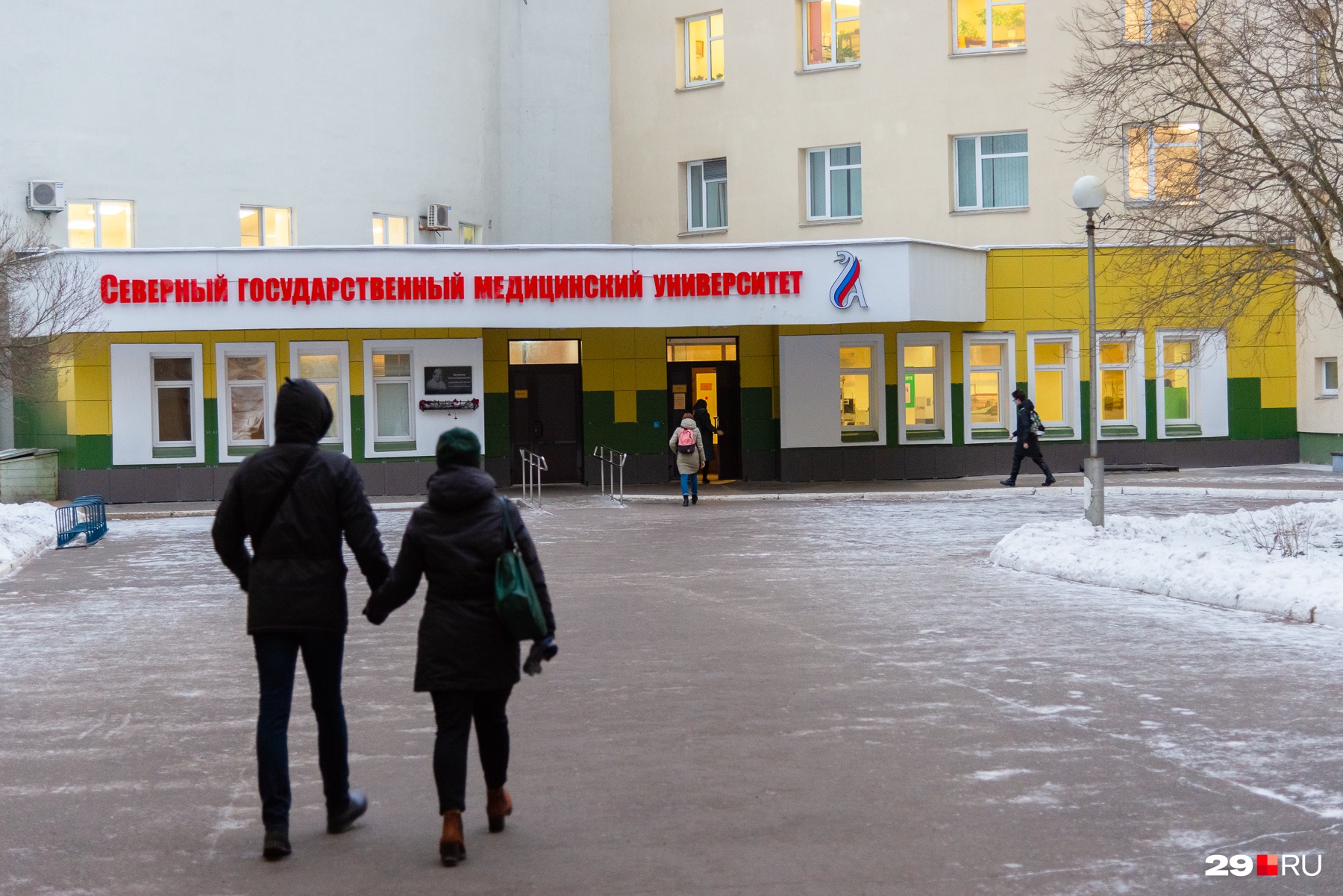 Больше всего студенты возмущены не отсутствием денег, а позицией руководства вуза Больше всего студенты возмущены не отсутствием денег, а позицией руководства вуза