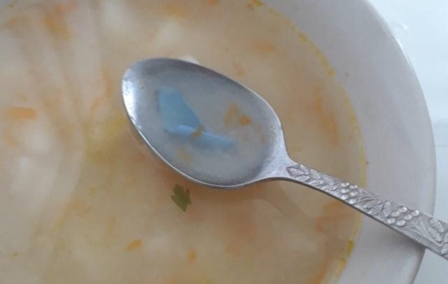 Суп с тряпками, компот с червями: мама онкобольного ребенка рассказала правду о питании в РДКБ в Уфе
