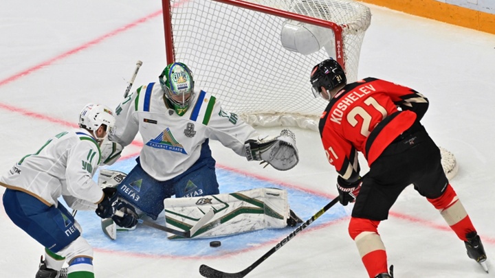 Пять шайб омичей для Юхи Метсолы: «Авангард» обыграл «Салават» в первом матче плей-офф КХЛ