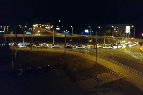 Автомобилисты перекрыли кольцо Автомобилисты перекрыли кольцо