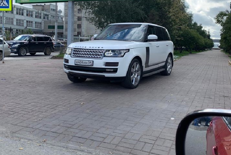 Стоянка на тротуаре Стоянка на тротуаре
