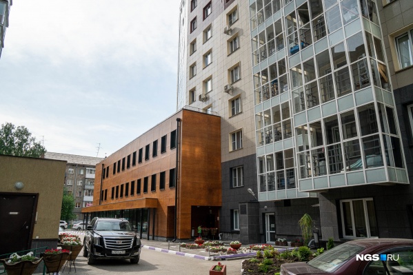 Офис компании «САРМ» и других фирм, которые входят в SWEB group, находится в здании на улице Некрасова, 63/1 Офис компании «САРМ» и других фирм, которые входят в SWEB group, находится в здании на улице Некрасова, 63/1 