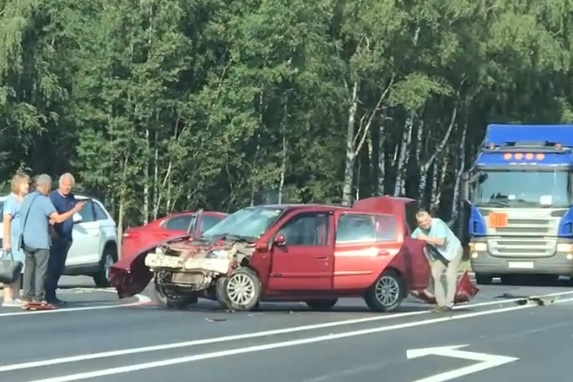 ДТП произошло на 13-м километре трассы Ярославль — Кострома ДТП произошло на 13-м километре трассы Ярославль — Кострома