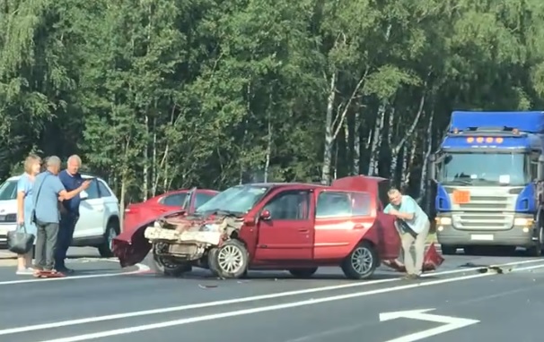 Смертельное ДТП на трассе под Ярославлем: стали известны первые подробности. Видео