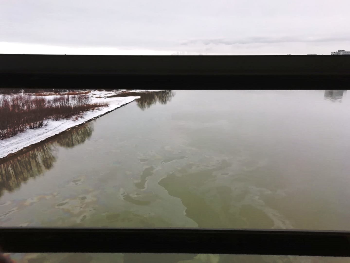 Уват уровень воды в реке иртыш. Уват река Иртыш. Грязная река Иртыш Омск. Река Иртыш Омская область загрязнение. Загрязнение рек Омска.
