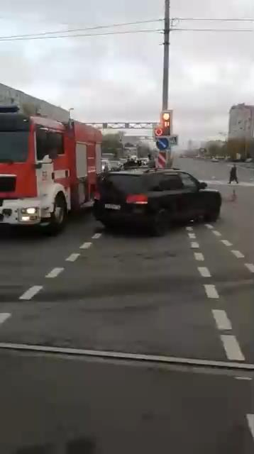 Скриншот видео из группы <a class="author _" href="https://vk.com/wall-68471405_14004547" data-from-id="-68471405" data-post-id="-68471405_14004547" data-post-click-type="post_owner_link">«ДТП и ЧП | Санкт-Петербург»</a>