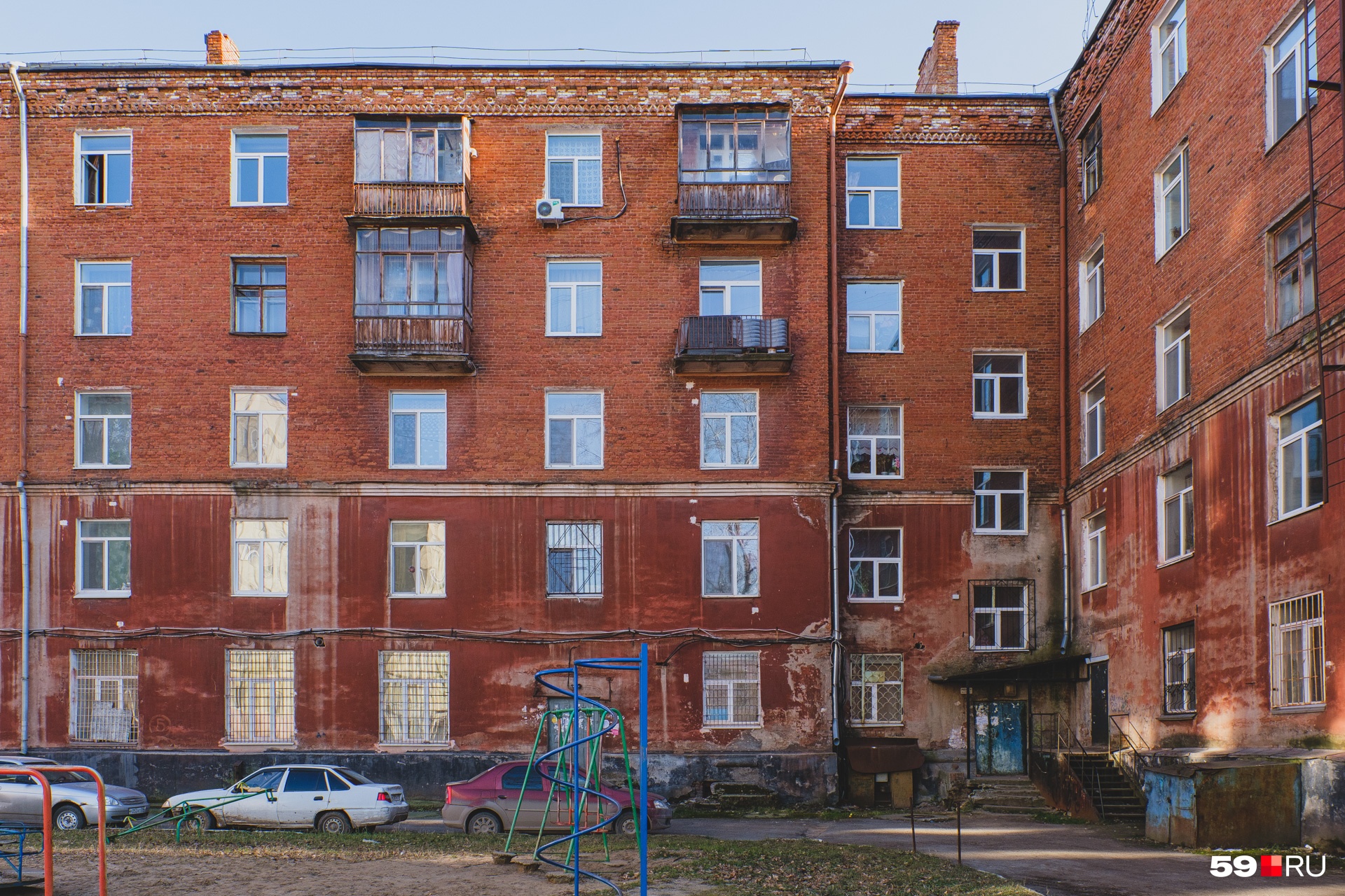 В доме <nobr class="_">№ 143</nobr> по улице Куйбышева тоже почти год нет горячей воды В доме <nobr class="_">№ 143</nobr> по улице Куйбышева тоже почти год нет горячей воды