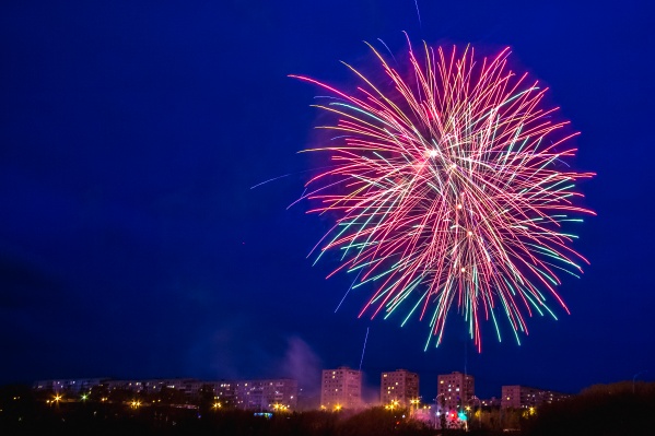 Салют начнётся в 23:00 Салют начнётся в 23:00