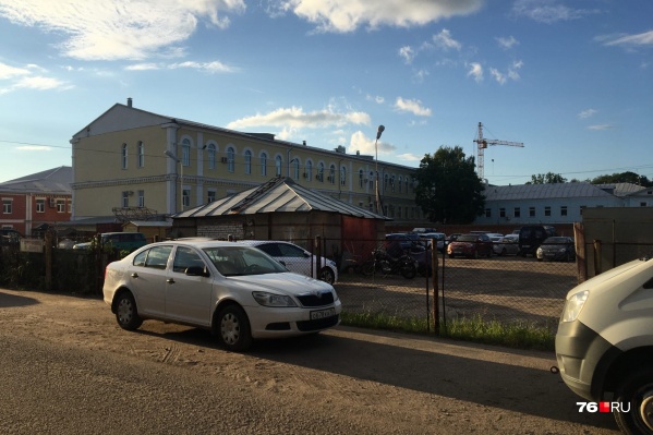 На эту парковку засмотрелся бизнесмен На эту парковку засмотрелся бизнесмен