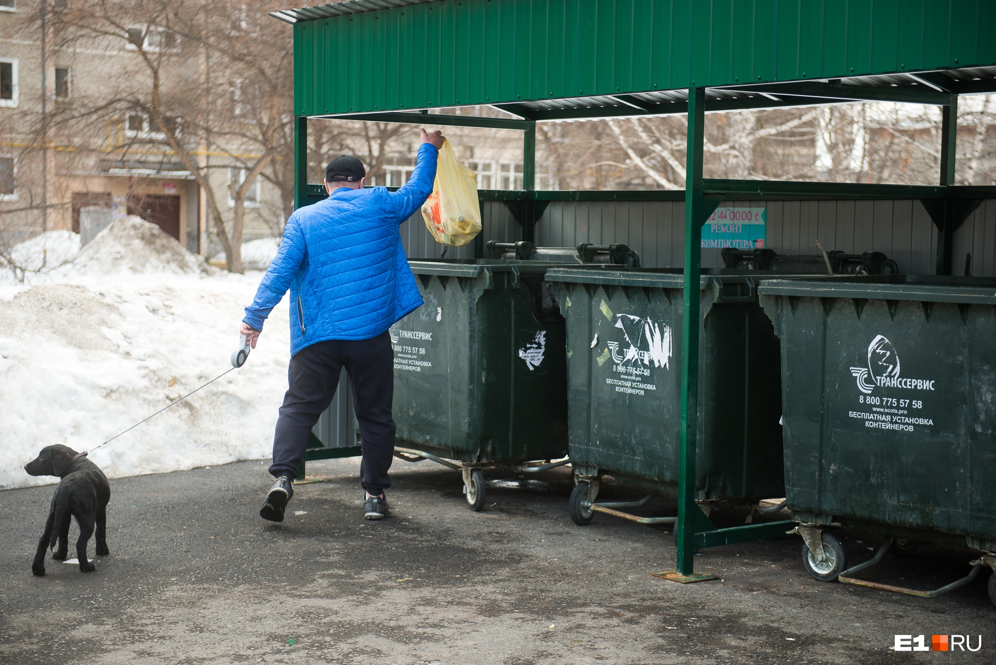 Должны вывезти целые горы мусора: в Екатеринбурге ищут компании, которые избавят горожан от отходов