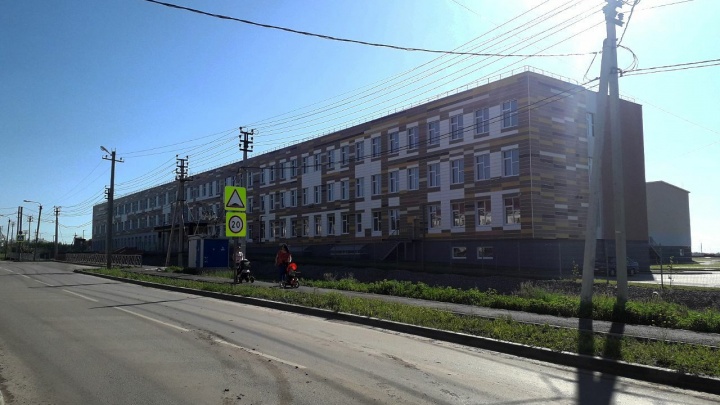 Жители Кетово опасаются, что с открытием новой школы их смоет нечистотами